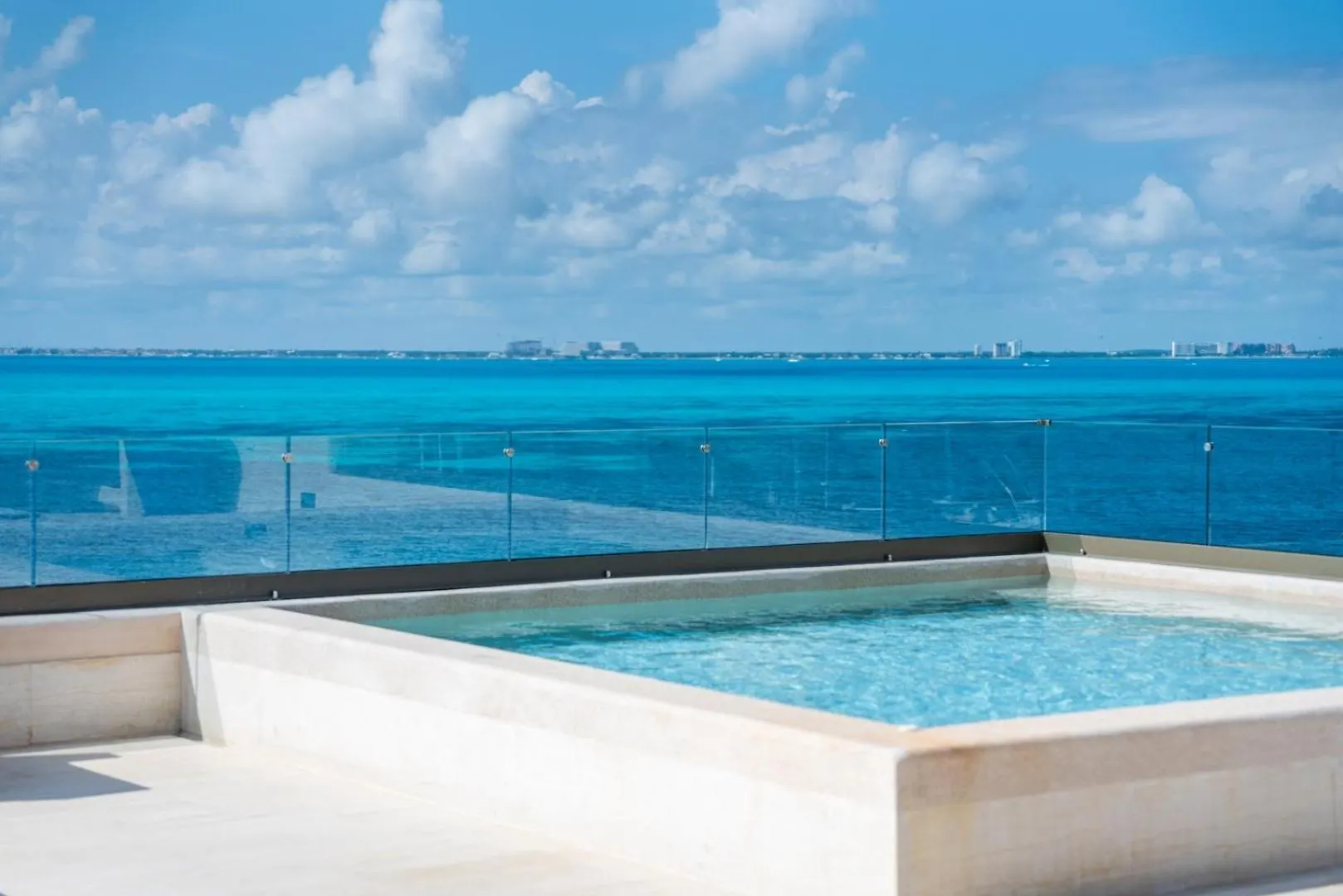 Private Rooftop Honeymoon Suite W/ Private Jacuzzi Isla Mujeres México
