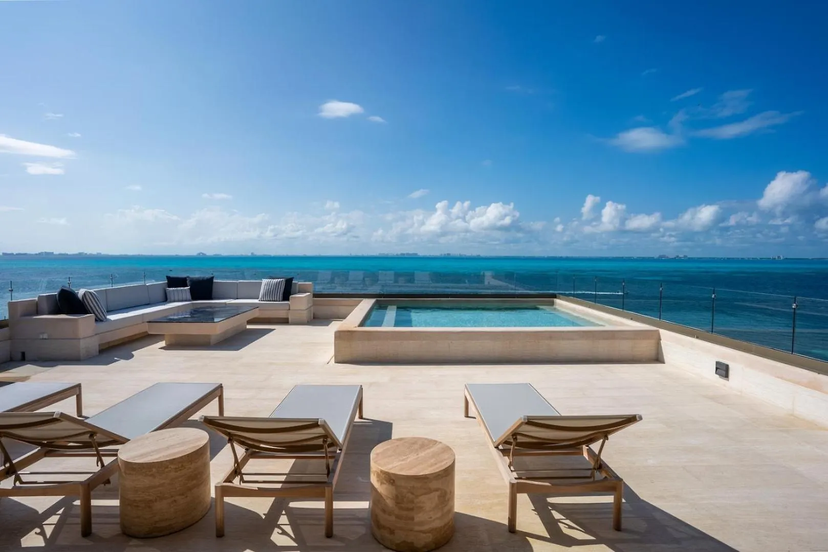 Private Rooftop Honeymoon Suite W/ Private Jacuzzi location